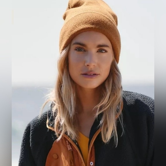 Maeve Accessories - Anthropologie Maeve Fine knit Beanie Hat Honey Tan NWOT